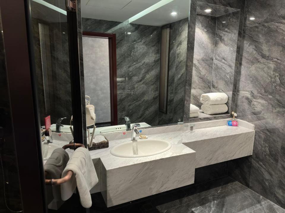 Beijing Jingyi Hotel מראה חיצוני תמונה