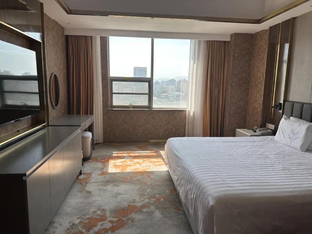 Beijing Jingyi Hotel מראה חיצוני תמונה